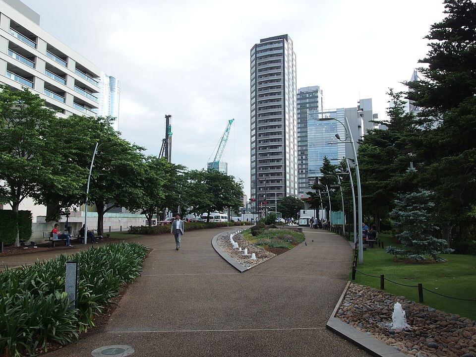 東京ミッドタウンの芝生の庭
