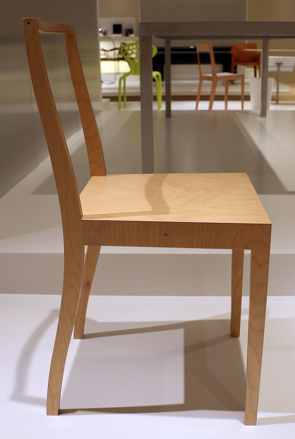 ジャスパー・モリソンの合板の椅子「Ply-Chair」