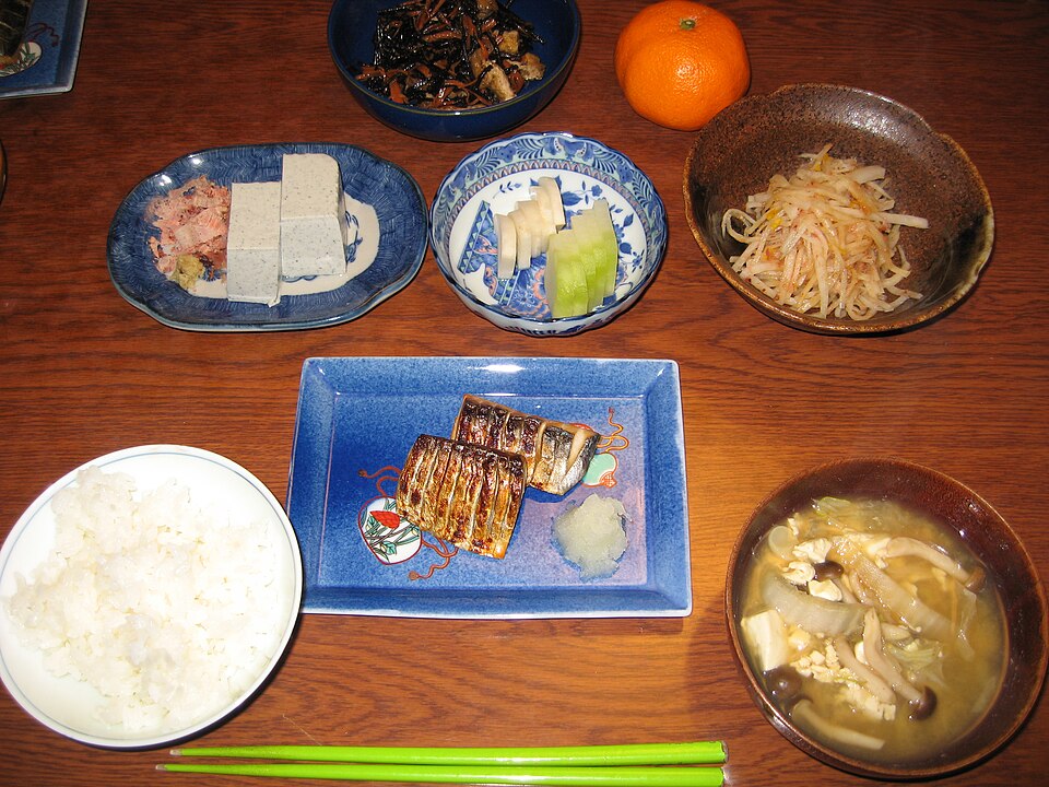 家庭の一汁三菜の夕食